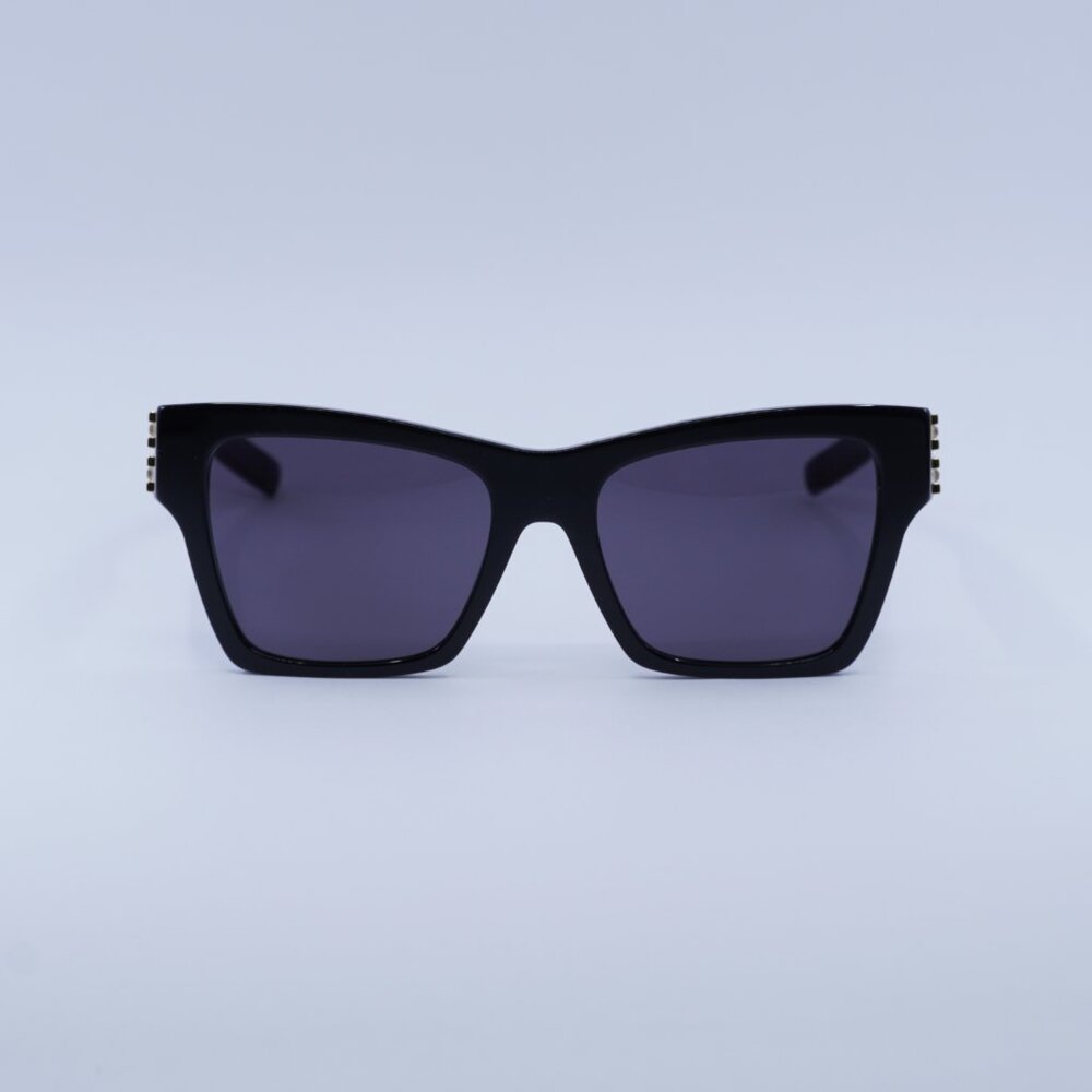 🕶️ New Givenchy GV40076I 01A Sunglasses - Black Frame, Grey Lenses - Picture 2 of 9